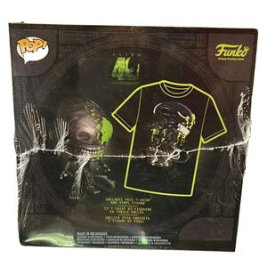 NEW AVP 40th Anniversary Alien V Predator Target Exclusive Figure & T-shirt